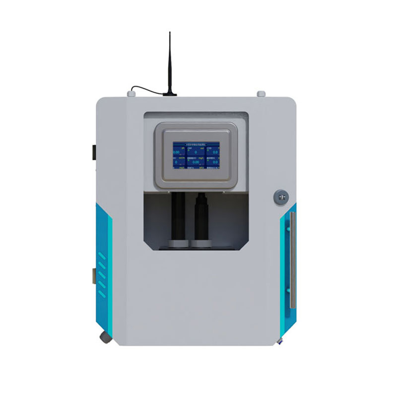 How does an online water quality monitoring system at the end of a water supply chain achieve real-time monitoring of multiple parameters?